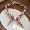 Colar de Rosa em Tecido Levemente Luxuoso Estilo Francês Doce Moda Tendência Corrente de Suéter Design Acessório de Nicho Atacado