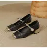 Elegantes Sapatos Mary Jane de Bico Quadrado para Mulheres, Bestseller Primavera/Verão 2026, Sapatos de Couro Estilo Chinês com Uma Tira, Salto Alto Francês