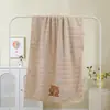 Set de Toalla y Toalla de Baño Amigable con la Piel Toalla Bordada de Capibara Linda Suave Super Absorbente Terciopelo de Coral Juego de Dos Piezas