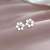 [Aço titânio corpo inteiro] Brincos minimalistas flor de seis pétalas Mori brincos frios masculinos e femininos personalidade temperamento brincos de banquete