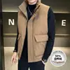 Colete de Penas Masculino Enbu de Gola Alta para Inverno Colete Masculino de Cor Sólida Marca Moderna Colete para Trabalho Colete Quente sem Mangas Roupa Exterior
