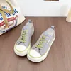 Novos Tênis Simples de Lona para Estudantes Femininas da Primavera de 2026, Estilo Coreano Versátil Slip-On Bonito-Feio Tênis de Solado Grosso, Sapatos Femininos para Dedão do Pé