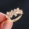 Anillo Abierto de Flor con Circonita Completa de Lujo Ligero de Venta Caliente Moda Temperamento de Gama Alta Anillo para Dedo Joyería para Mano Versátil de Lujo Ligero para Viajes