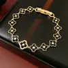 Pulsera Francesa Retro de Flor con Circonita y Nácar, Lujo Ligero, Gama Alta, Diseño de Pulsera Exquisito y Versátil, Joyería de Mano de Nicho