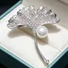 Elegante Broche de Folha de Ginkgo Cravejado com Diamantes, Alfinete de Folha de Luxo de Alta Qualidade Cravejado com Pérolas, Acessórios de Planta de Liga de Strass