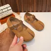 Sapatos femininos casuais de camurça estilo retrô com velcro, aumento de altura, corte baixo, novos para o verão 2026, moda casual, para o trabalho, sapatos Mary Jane