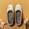 Sapatos femininos de couro estilo retrô francês para o dia a dia, novo modelo outono 2026, mocassins slip-on de salto médio e bico quadrado