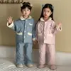 Pijama Infantil Inverno Engrossado Quente Forrado com Fleece Bebê Conjunto de Roupa de Casa Infantil Acolchoado de Três Camadas para Meninos e Meninas