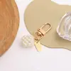 Novo Pingente Chaveiro Liga de Pérola Coração Oco Criativo Cubo Acessório Case de Fone de Ouvido Decoração de Bolsa