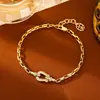 Nova Pulseira Popular com Fivela de Ferradura Cruzada Diamantada Luxo Leve de Alta Qualidade Moda Exquisita Nicho Joia de Mão Cobre Banhado a Ouro Real
