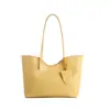 Bolso tote tejido único para mujer, nuevo modelo 2026, bolso de mano de gran capacidad, elegante y simple, adecuado para ir al trabajo, bolso de hombro de axila
