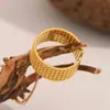 Anel de Moda Europeu e Americano Transfronteiriço Novo Vintage Personalidade para o Dia a Dia Joia Aço Inoxidável Banhado a Ouro 18K Malha Trançada Anel Aberto