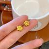 Tienda de oro con accesorios de oro para hacer tú mismo colgante de flor pequeña de oro cepillado diamante pulido pulsera de flor de ciruelo de alto diseño accesorios para collar