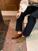 Sapatos femininos com salto grosso e decote em V, novos para o outono de 2026, estilo francês, bico quadrado, com fivela de cinto e design patchwork