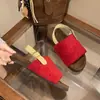 Sandalias de felpa con correa única y suela plana para mujer, nuevo estilo otoño/invierno 2026, suela suave, antideslizantes, a la moda y versátiles pantuflas
