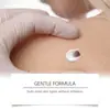 Crema para el cuidado de la piel, particularmente cómoda para la piel suave y tierna del cuerpo, hidratante, limpiadora y que realza la luminosidad, para uso externo