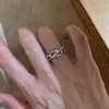 Como uma Borboleta na Natureza, Anel Vintage com um Estilo Fashionável Old Money, Anel Dourado com um Toque de Luxo Leve e High-End, Anel Aberto