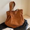 Corduroy bag mulheres de grande capacidade 2023 novo outono e inverno all-match shoulder bag high sense classe commuter tote bag