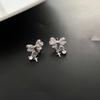 Brincos de estilo de celebridade elegante Luxo Temperamento Simples Super Flash Brincos de diamante completo Brincos pequenos de alta qualidade Design exclusivo