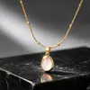 Collar Colgante Geométrico Irregular Fresco Más Vendido Europeo y Americano Cadena de Clavícula para Mujer Colgante Chapado en Acero de Titanio Oro 18K