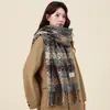 Bufanda Cálida de Cuadros Atmosféricos con Borlas Nueva Otoño e Invierno 2026 para Mujer, Bufanda Gruesa Versátil y Elegante para Parejas