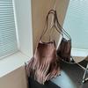 Bolsas de Camurça Transfronteiriças para Mulheres 2026 Novas Tendências de Luxo Bolsas de Ombro de Nicho Bolsas de Braço Bolsas de Balde com Franjas