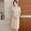 Vestido Elegante Rojo de Nuevo Estilo 2026 para Mujer Petite, Vestido Suéter de Longitud Media para Otoño e Invierno
