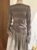 [Kai Pu] Treze Fileiras Outono Veludo Francês Seda Jacquard Plissado Ombro Único Versátil Manga Longa Camisa Pequena CSA7172