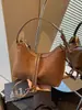 Bolso tipo cubo de gran capacidad con acabado mate retro, un bolso de hombro casual de nicho y elegante, perfecto para el uso diario y un bolso tote versátil para exportación