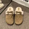 Chinelos Meio Sapatos Birkenstock Femininos Versáteis para Uso Externo, Fechados na Ponta, Novos Outono e Inverno Retrô com Solado Grosso, Chinelos de Algodão Peludo Slip-On Tendência