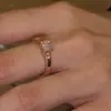 Libro de Caperucita Roja con Anillo de Diamantes Cuadrados Pequeños Flash 2024 Nuevo Pulsera de Lujo Ligero Diseño de Moda Anillo Abierto