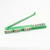 O novo empurrador de mahjong de cor sólida da Amazon é um empurrador de mahjong acrílico portátil com design antiderrapante, disponível em várias cores.