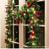 Corona de Pvc Navideña con Agujas de Pino Mezcladas con Frutas Blancas y Rojas de 2.7m Decoración Decorativa de Ratán Estilo Europeo para Chimenea