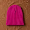 Fornecimento Transfronteiriço de Gorros sem Aba em Tricô Acrílico, Gorros Listrados da Moda Europeia e Americana