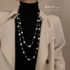 Collar redondo de perlas con cuentas estilo francés, sensación de lujo ligero y alta gama, cadena de suéter de doble capa, accesorio de nicho de diseño único para mujer