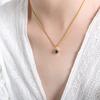 Estilo francês leve joias de luxo personalizado quadrado pequeno Phnom Penh com pedra de vidro contraste cor pingente clavícula colar mulheres aço titânio