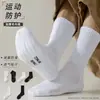 Calcetines profesionales de fútbol y baloncesto, calcetines deportivos de media pantorrilla con suela de toalla, calcetines de correr absorbentes de sudor en blanco y negro, resistentes al olor, hechos a medida, en stock
