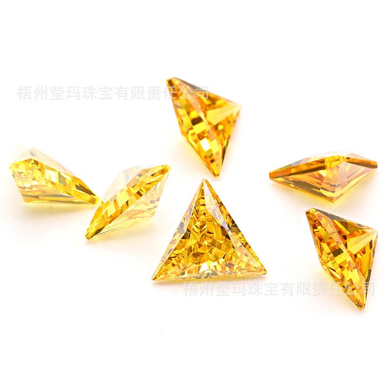 三角形金黄锆石