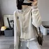 Cardigan de Tricô de Lã Feminino 2026 Outono/Inverno Novo Moda Top Elegante com Bordado de Urso Gola Redonda Manga Longa Casaco Suéter