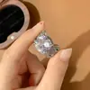 Nuevo Anillo Princesa Cuadrado de Diamante Flash de Venta Caliente para Mujer Moda Europea y Americana Set de Dos Piezas de 4 Garras Anillo de Compromiso Propuesta Anillo de Diamante Anillo