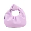 Bolsa de Mão Plissada com Nó Design Único de Nicho Feminina 2024 Nova de Verão Super Popular Versátil Bolsa Nuvem Tendência