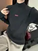 Fábrica de Suéteres Dalan Yuanyuan Otoño/Invierno 2026 Top Básico Versátil Holgado para Mujer con Cuello Semi Alto y Bordado