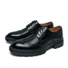 Zapatos casuales de cuero para hombre, transfronterizos, talla 46, modelo nuevo, zapatos de cuero brogue tallados estilo británico para hombre, zapatos de boda de moda