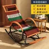 Sillón Imitación Ratán, Imprescindible para el Verano, Popular entre los Adultos, Mecedora de Exterior con una Simple Estructura de Marco de Hierro Metálico
