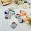 Gato Hello Kitty Incrustado de Diamantes Decoración de Ropa Hecha a Mano Llavero Accesorio para Bolsos Adorno Creativo para Niños de Tres Años