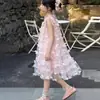 Vestido de Verão Super Fofo para Meninas 2026 Novo Estilo Vestido Princesa Bordado com Renda e Laço Vestido Infantil