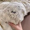 Conjunto de cama de gaze bufante com estampa de gatinhos xadrez marrom, conjunto de quatro peças com lençol de cima, capa de edredom e lençol com elástico, adequado para todas as estações