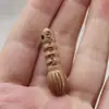Madera de Melocotón Oscuro Torre Wenchang Collar para Bebé Accesorio Hebilla de Paz Martillo de Palo Adorno Manualidades Joyería DIY Tejido