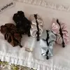 Pinza de plátano satinada plisada, estilo nuevo con pedrería, pinza de garra para cabello de color sólido para media coleta, pinza vertical de alta gama, accesorio para el cabello giratorio versátil