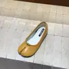 Zapatos para Mujer con Aumento Oculto de Altura y Diseño de Dedos Divididos, Nuevos Zapatos de Primavera 2026 de Nicho Estilo Pezuña de Caballo para Pulgar, Planos Plateados Estilo Pie de Cerdo